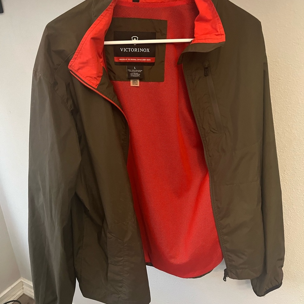 Victorinox green windbreaker Large